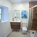 别墅 Flores Whale Watch House