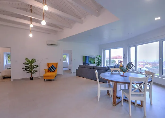 Flores Whale Watch House Villa *